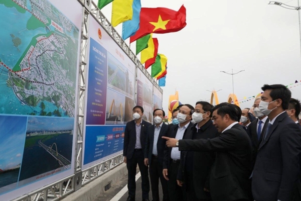 Thủ tướng Phạm Minh Chính dự khánh thành cầu Tình Yêu và đường bao biển tại Quảng Ninh